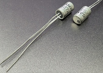 ¥È¥é¥ó¥¸¥¹¥¿ 2SD72(¹õ)