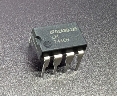 IC LM741CN